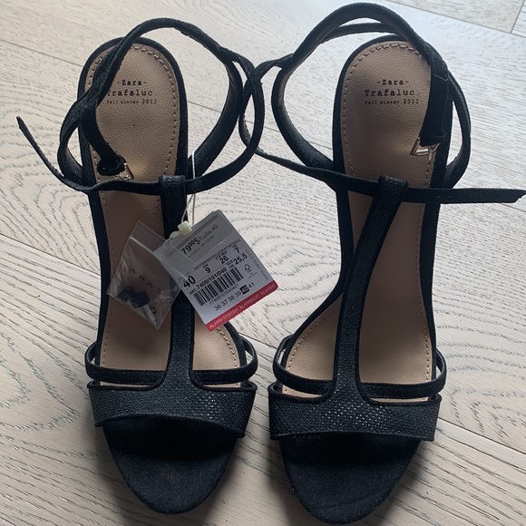 Black high heels with shiny details - Picture 6 of 7